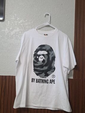 A Bathing Ape BAPE White Tee with Gray Camo Ape Logo Xl Size